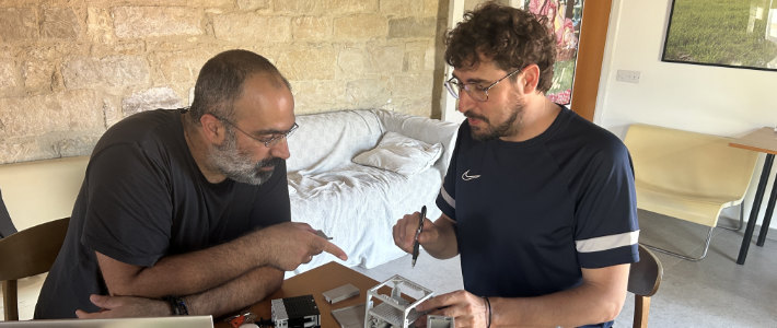 César Escudero Andaluz and Charalambos Margaritis